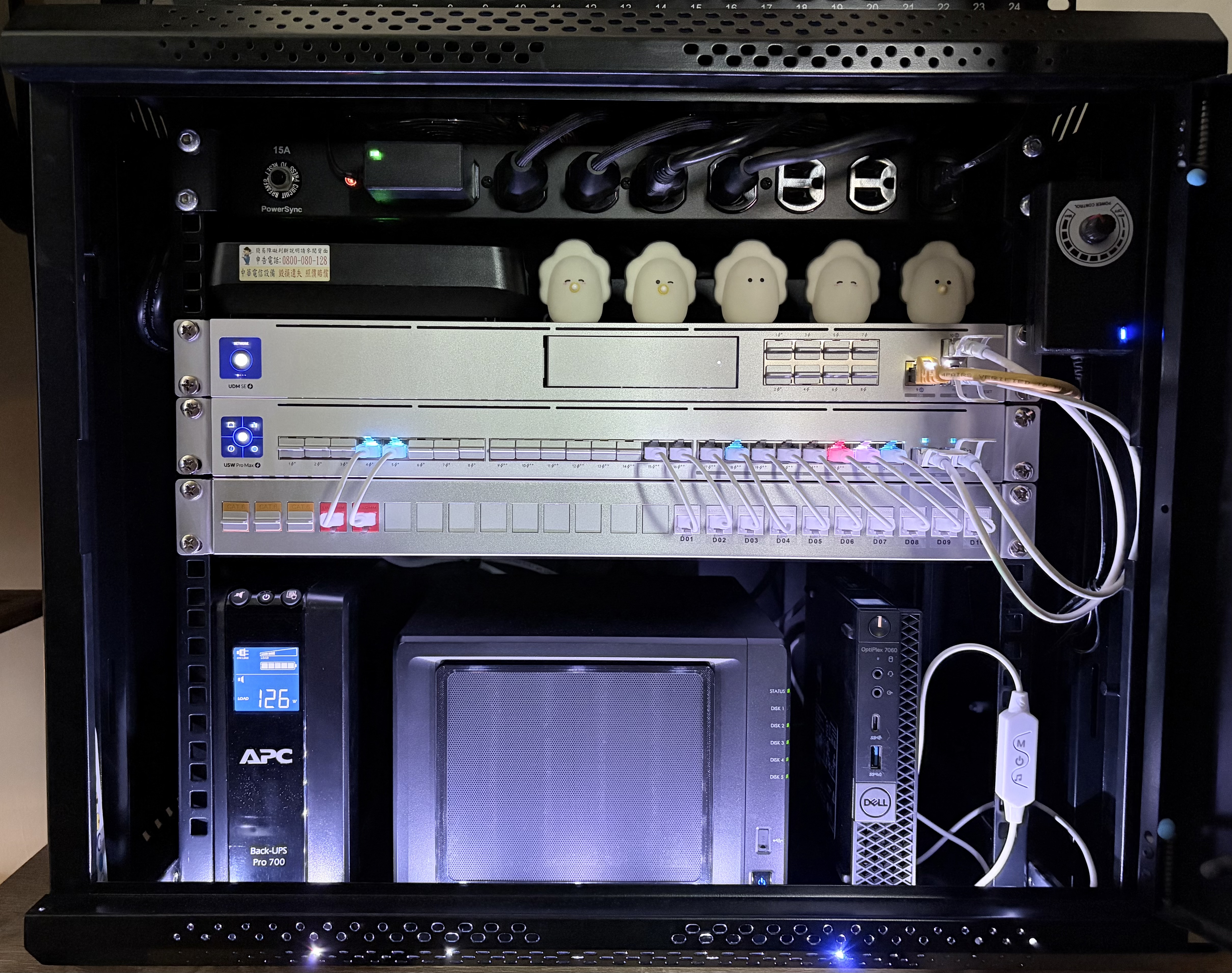 JT 的 HomeLab 機櫃照片